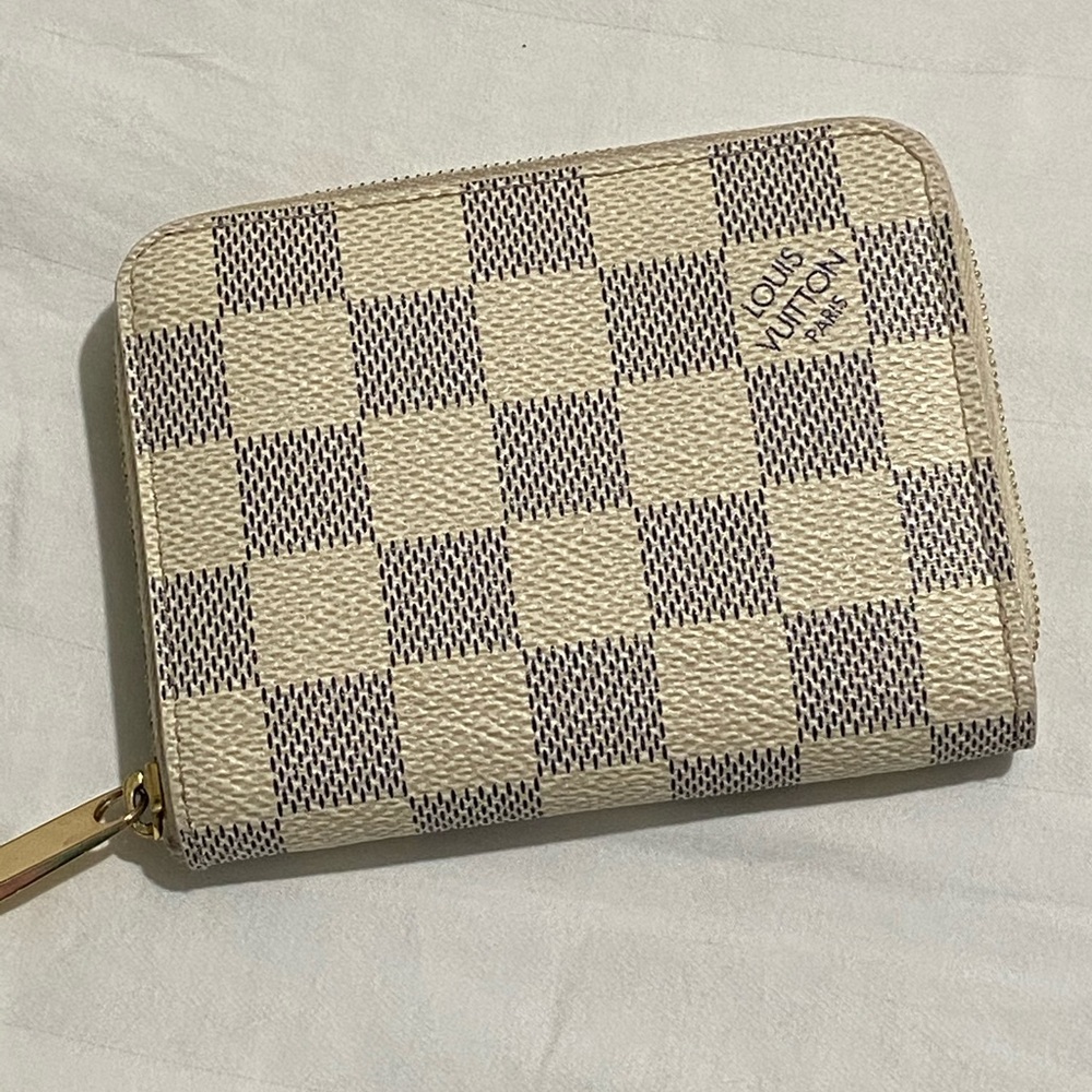 Louis Vuitton zippy coin
